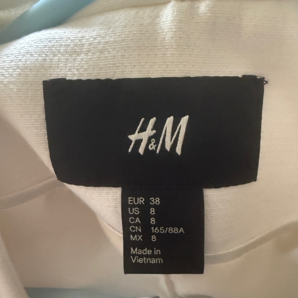 H&M Women's Elegant Cream Blazer - Picture 4 of 8